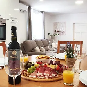 https://renovated-19th-century-holiday-house-with-a-romantic.primorje-gorskikotar.com